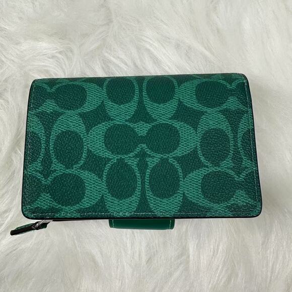 Coach Medium Corner Zip Wallet In Signature Canvas CW786 Silver/Bright Jade NWT - Picture 2 of 5